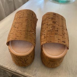 Cork open toe platform sandal size 6